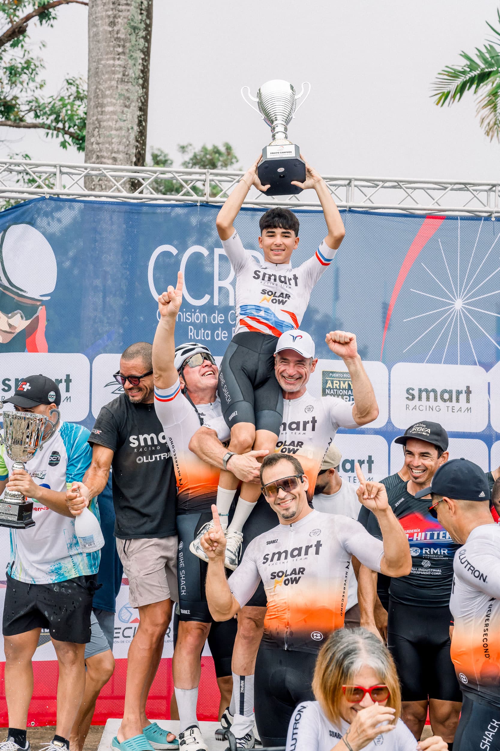 Smart Racing Team celebrando el bicampeonato de la Liga Federativa