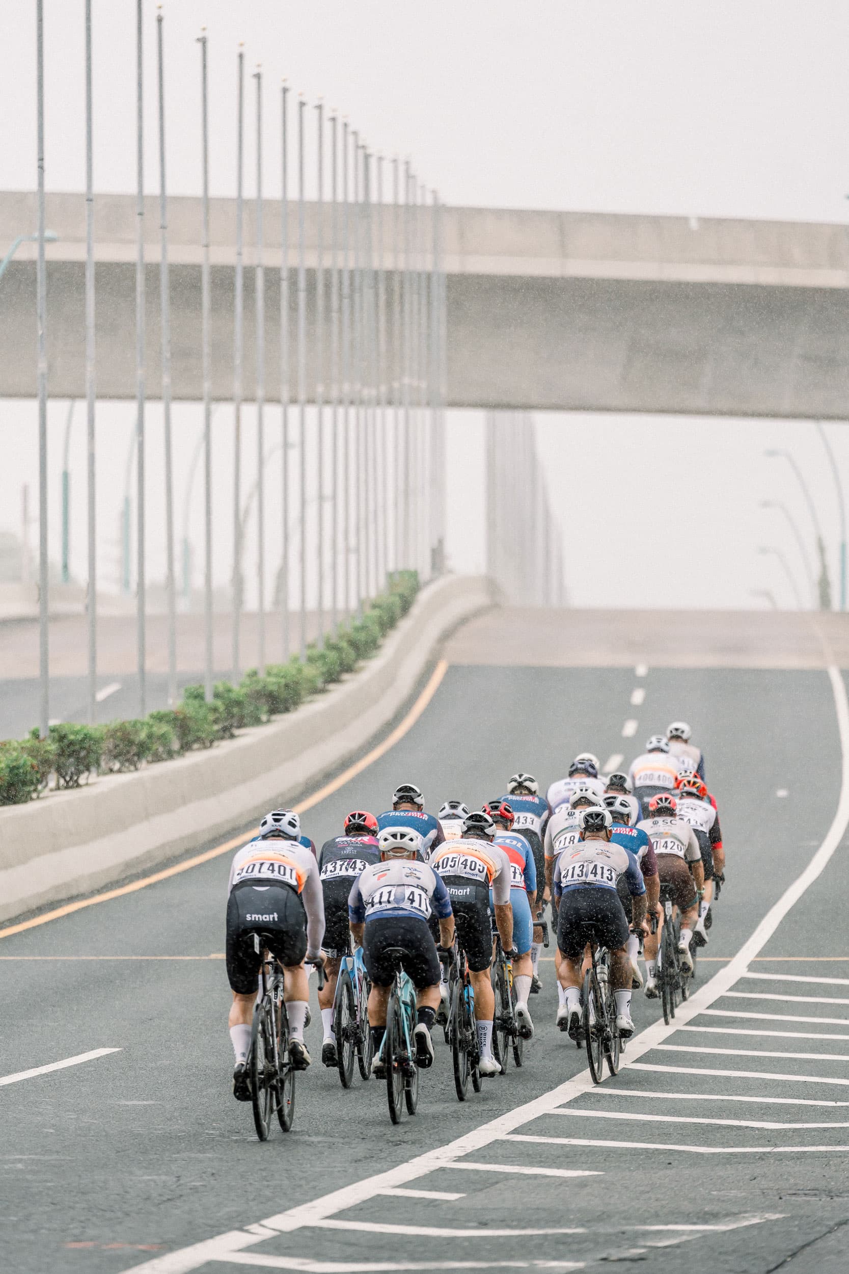 Ciclista de Smart Racing Team en plena competencia