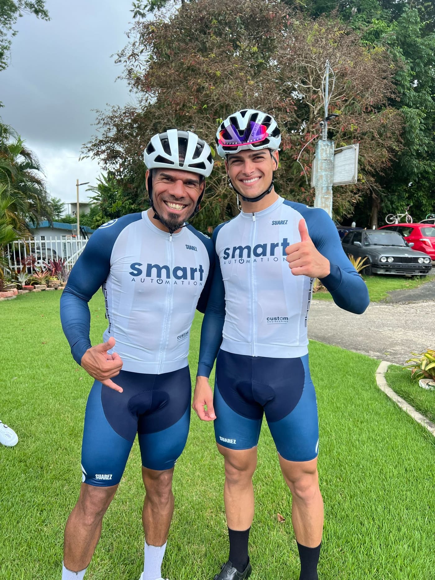 Oscar Vázquez junto a un compañero de Smart Racing Team